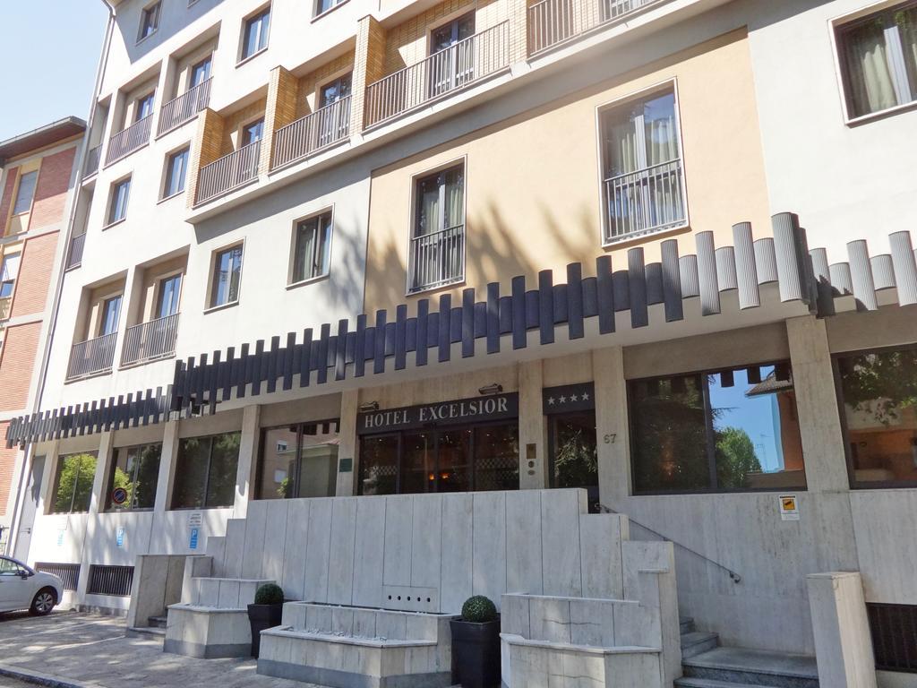 Hotel Excelsior Magenta Buitenkant foto