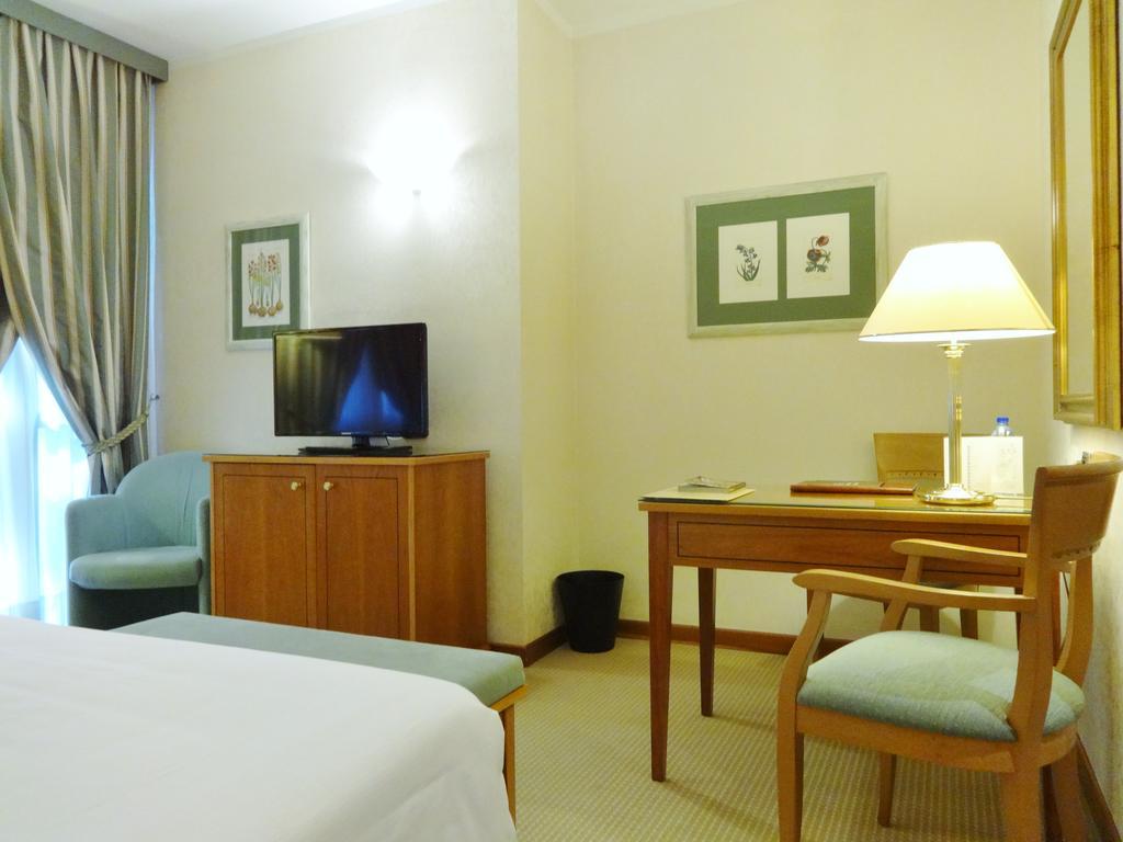 Hotel Excelsior Magenta Buitenkant foto